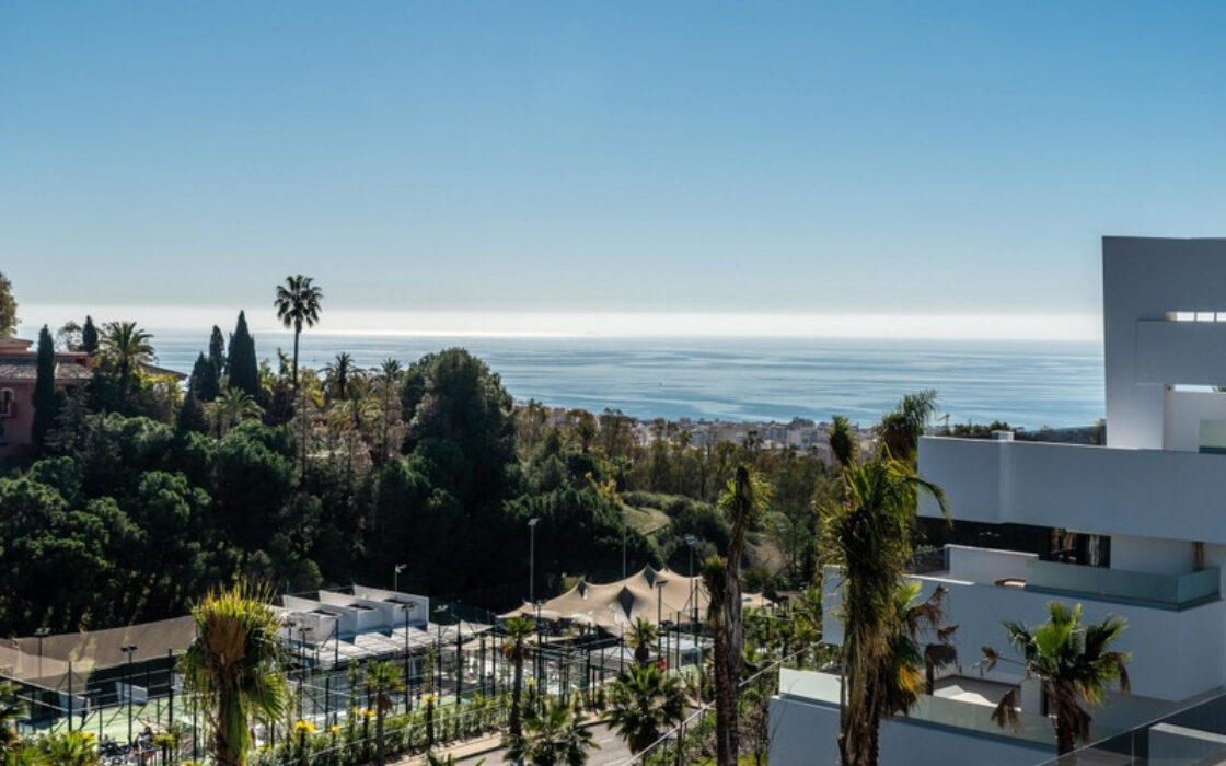 Квартира на первом этаже в Эстепоне 188 кв.м с террасой