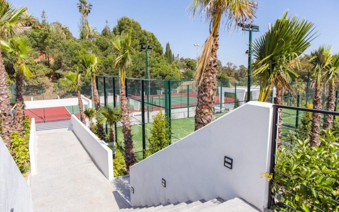 Квартира на первом этаже в Эстепоне 188 кв.м с террасой