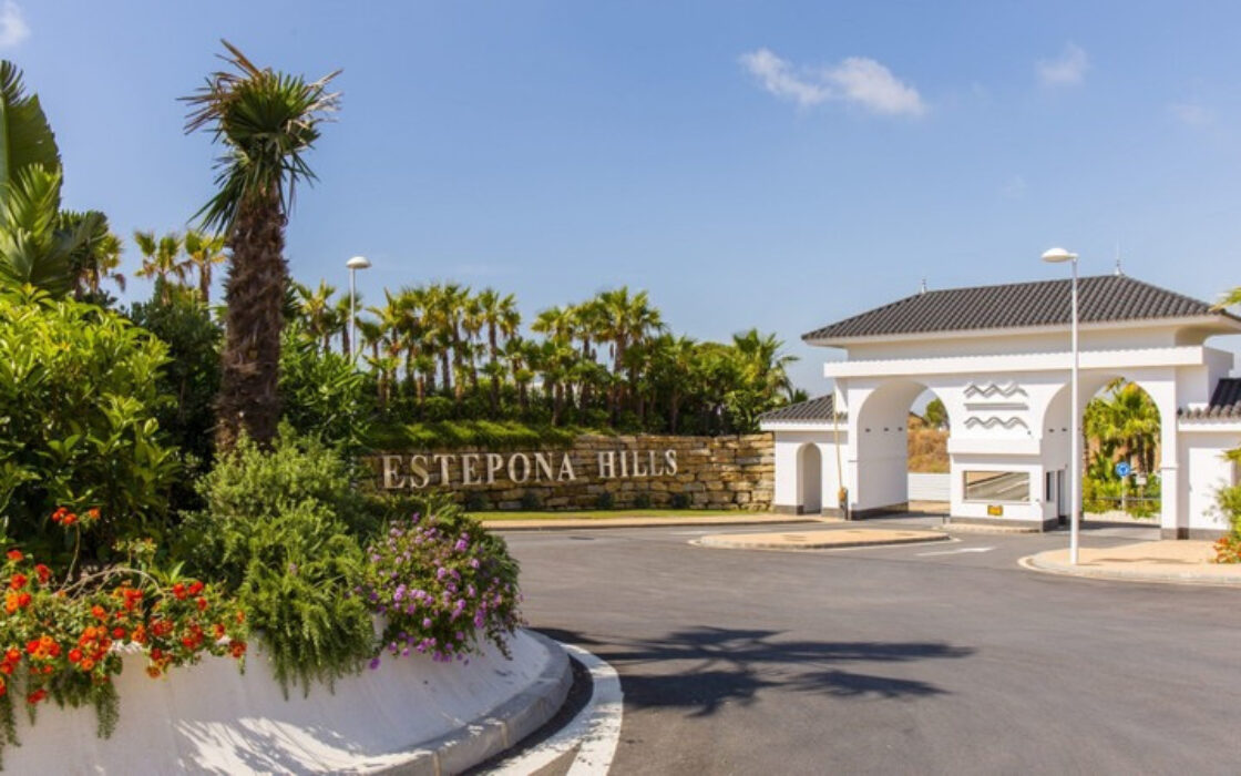 Квартира на первом этаже в Эстепоне 188 кв.м с террасой