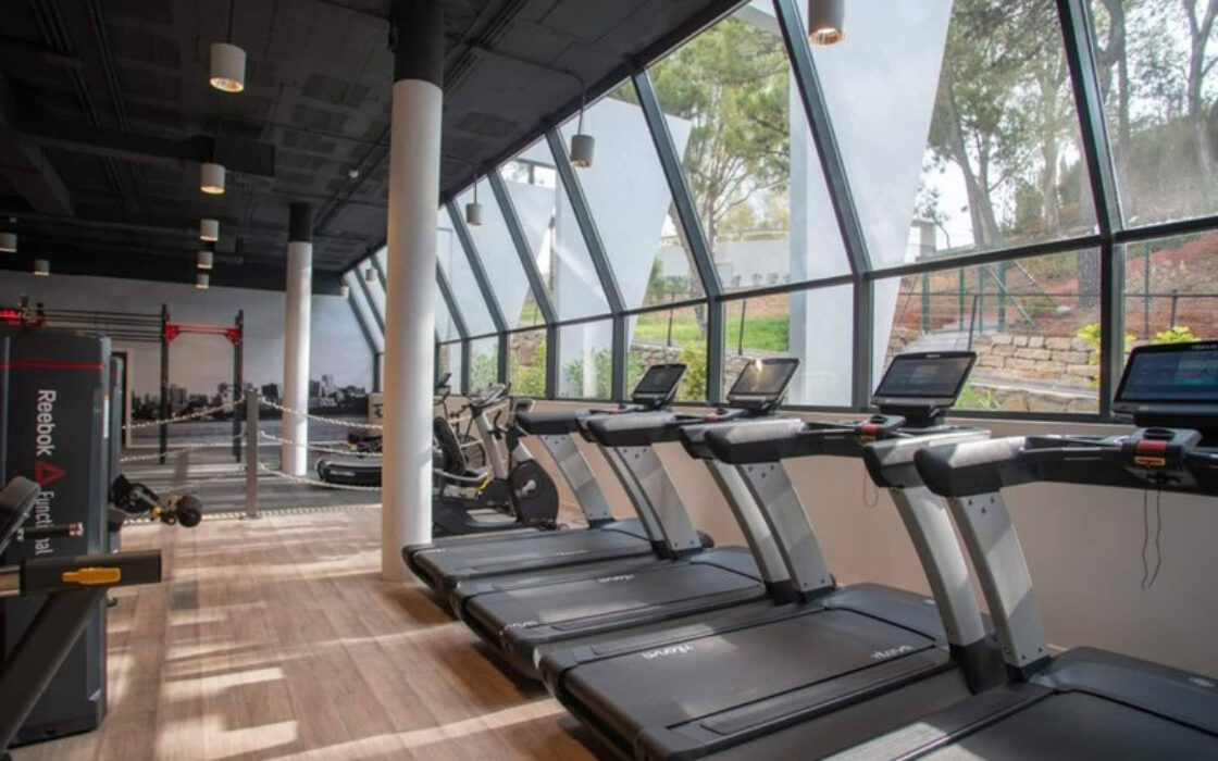 Квартира на первом этаже в Эстепоне 188 кв.м с террасой