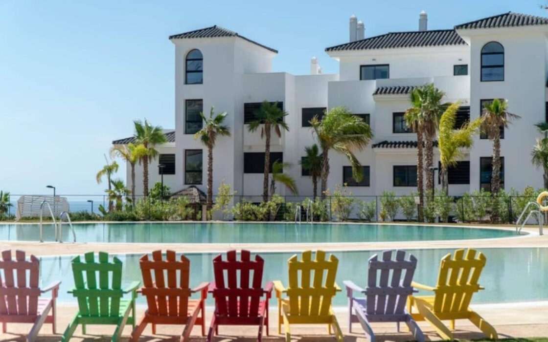 Квартира на первом этаже в Эстепоне 188 кв.м с террасой