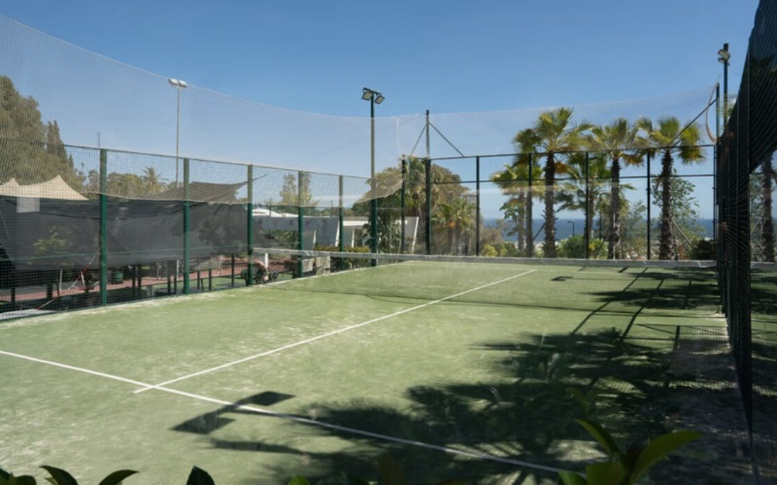 Квартира на первом этаже в Эстепоне 188 кв.м с террасой