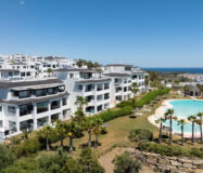 Квартира на первом этаже в Эстепоне 188 кв.м с террасой