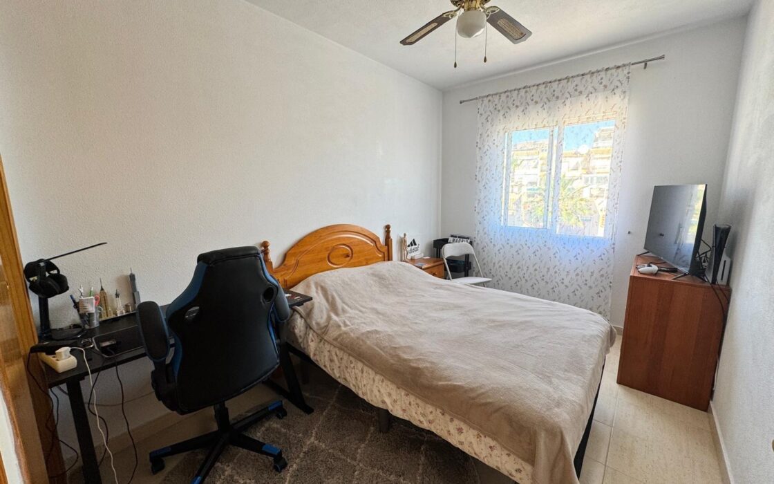 Уютный таунхаус в Ориуэла Коста с террасой 90 кв.м