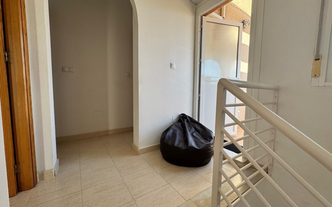 Уютный таунхаус в Ориуэла Коста с террасой 90 кв.м