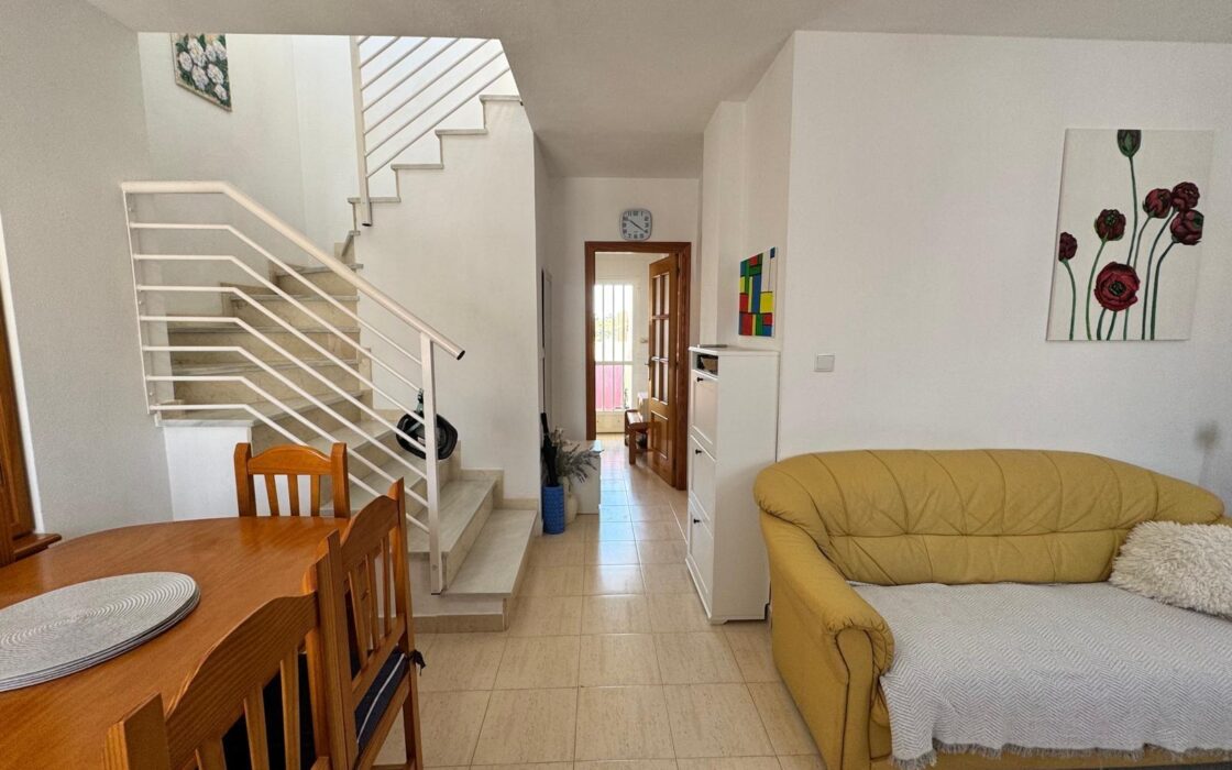 Уютный таунхаус в Ориуэла Коста с террасой 90 кв.м