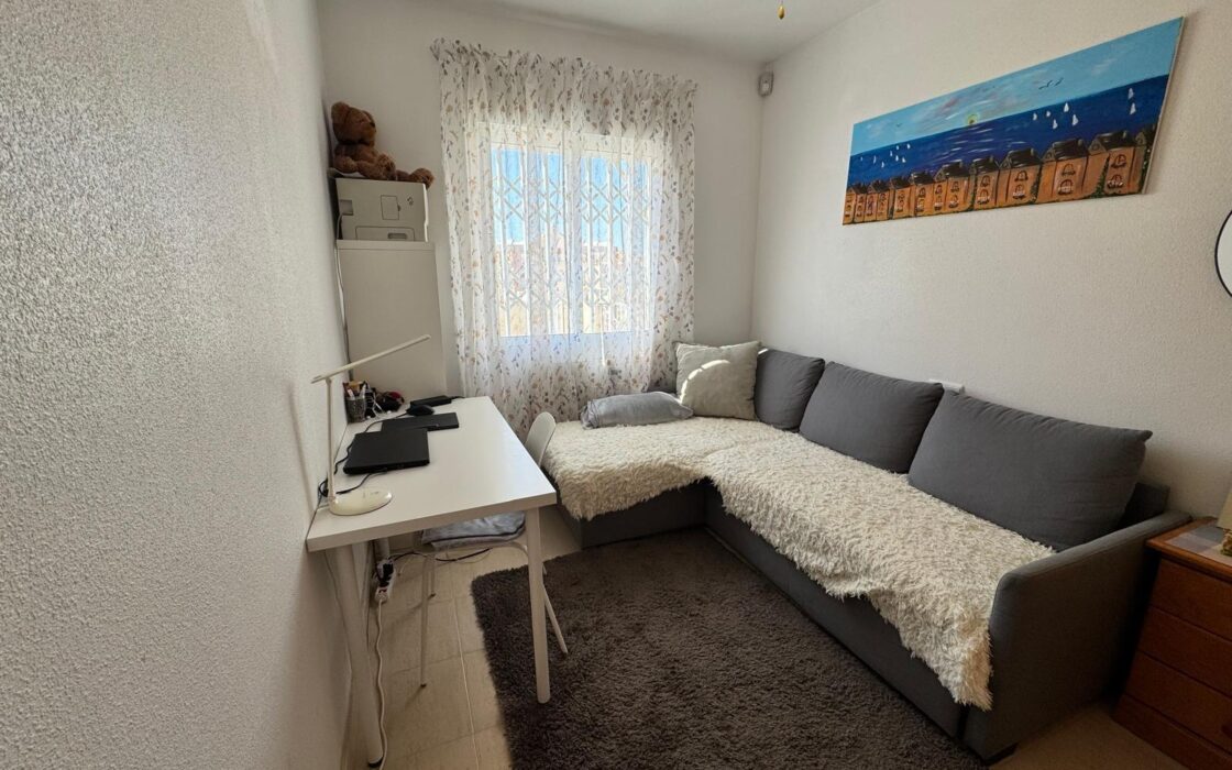 Уютный таунхаус в Ориуэла Коста с террасой 90 кв.м