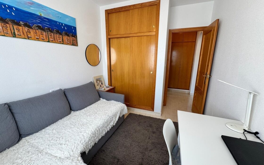 Уютный таунхаус в Ориуэла Коста с террасой 90 кв.м