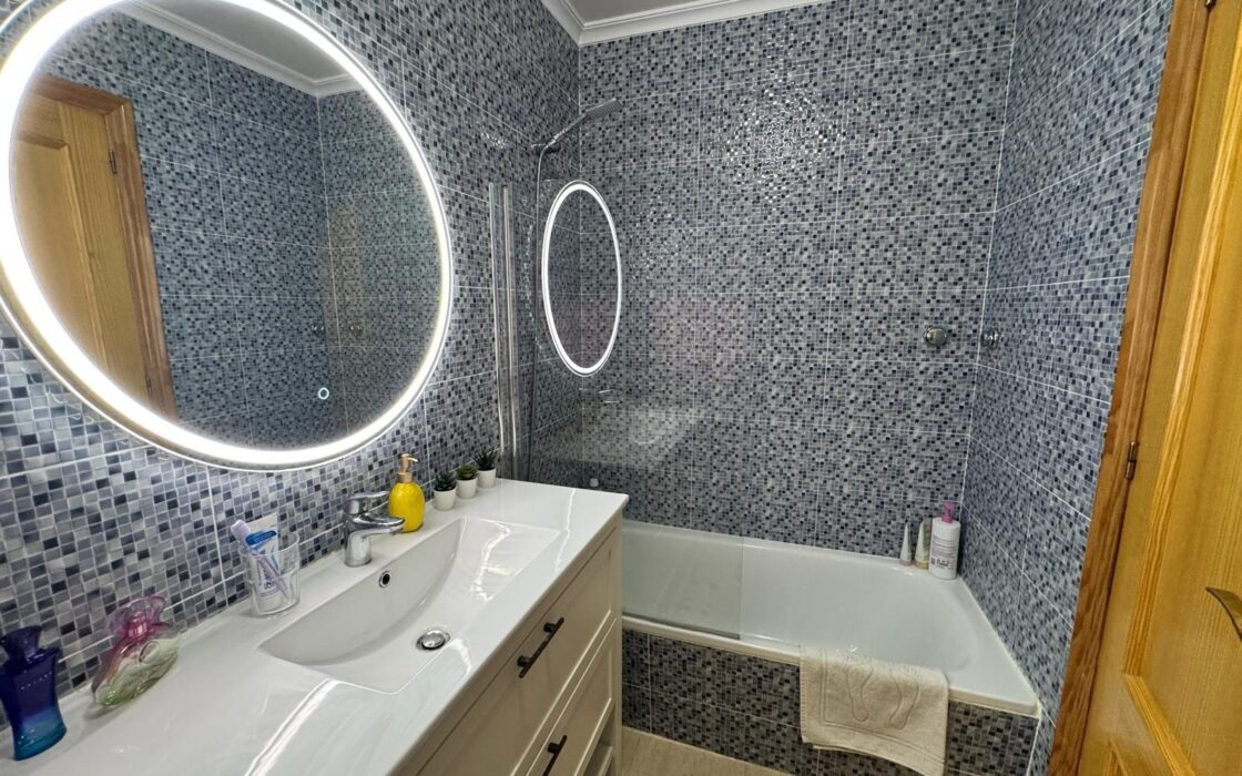 Уютный таунхаус в Ориуэла Коста с террасой 90 кв.м