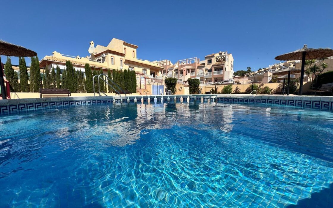 Уютный таунхаус в Ориуэла Коста с террасой 90 кв.м