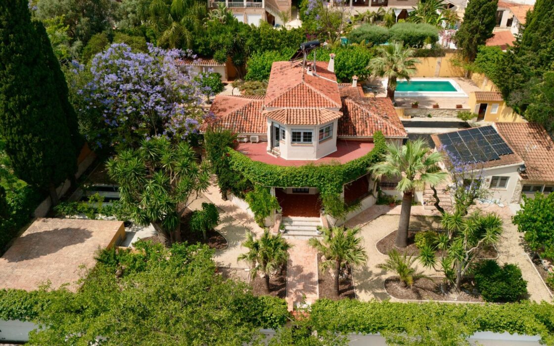 Вилла в Аликанте 500 кв.м с бассейном и террасой