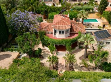 Вилла в Аликанте 500 кв.м с бассейном и террасой