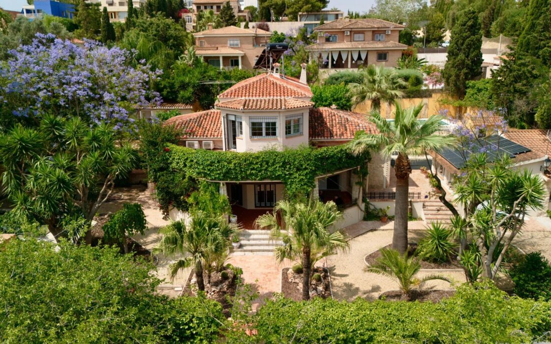 Вилла в Аликанте 500 кв.м с бассейном и террасой