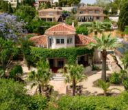 Вилла в Аликанте 500 кв.м с бассейном и террасой