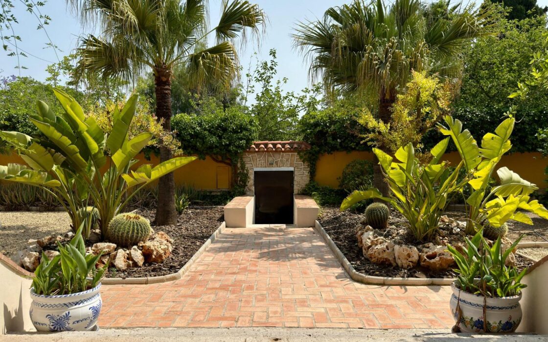 Вилла в Аликанте 500 кв.м с бассейном и террасой