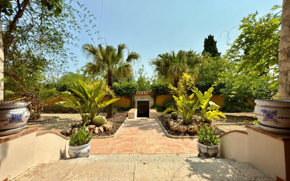 Вилла в Аликанте 500 кв.м с бассейном и террасой