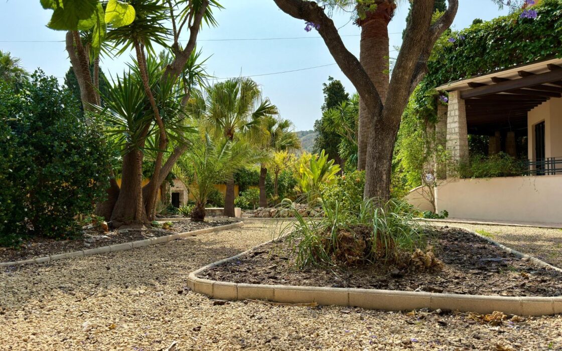 Вилла в Аликанте 500 кв.м с бассейном и террасой