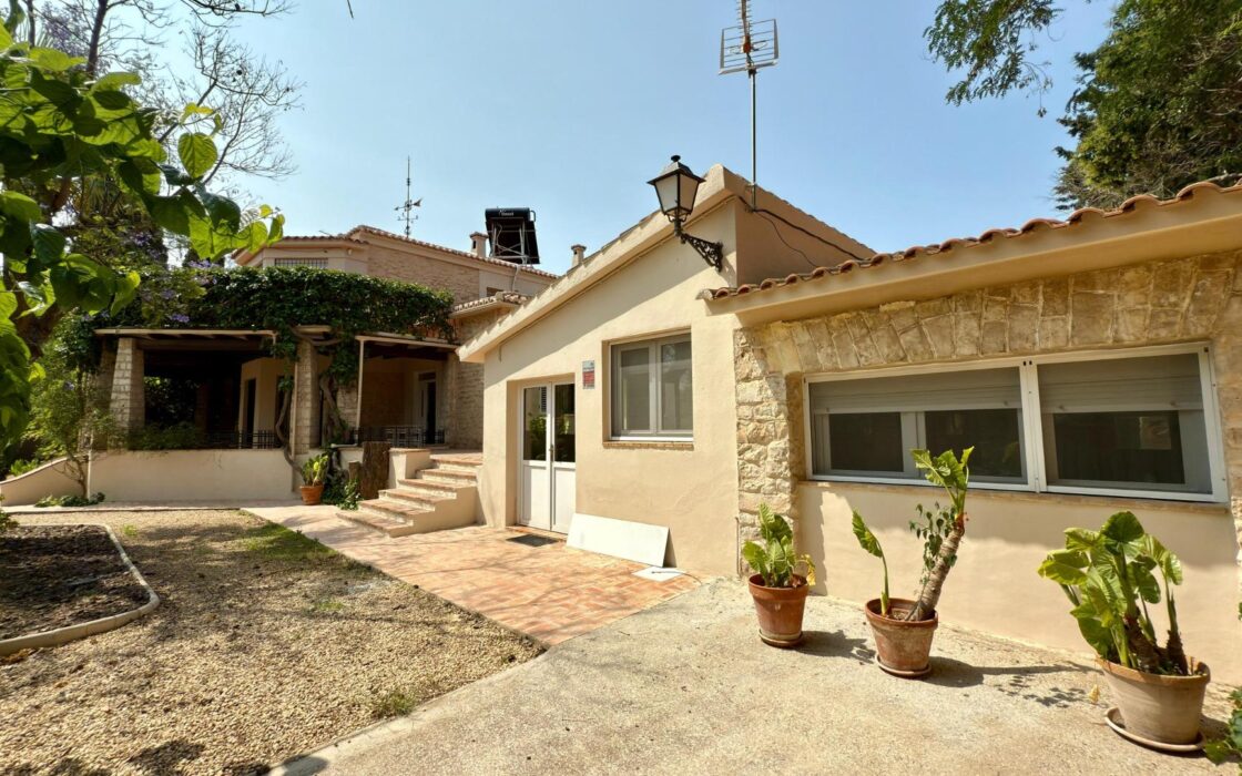 Вилла в Аликанте 500 кв.м с бассейном и террасой