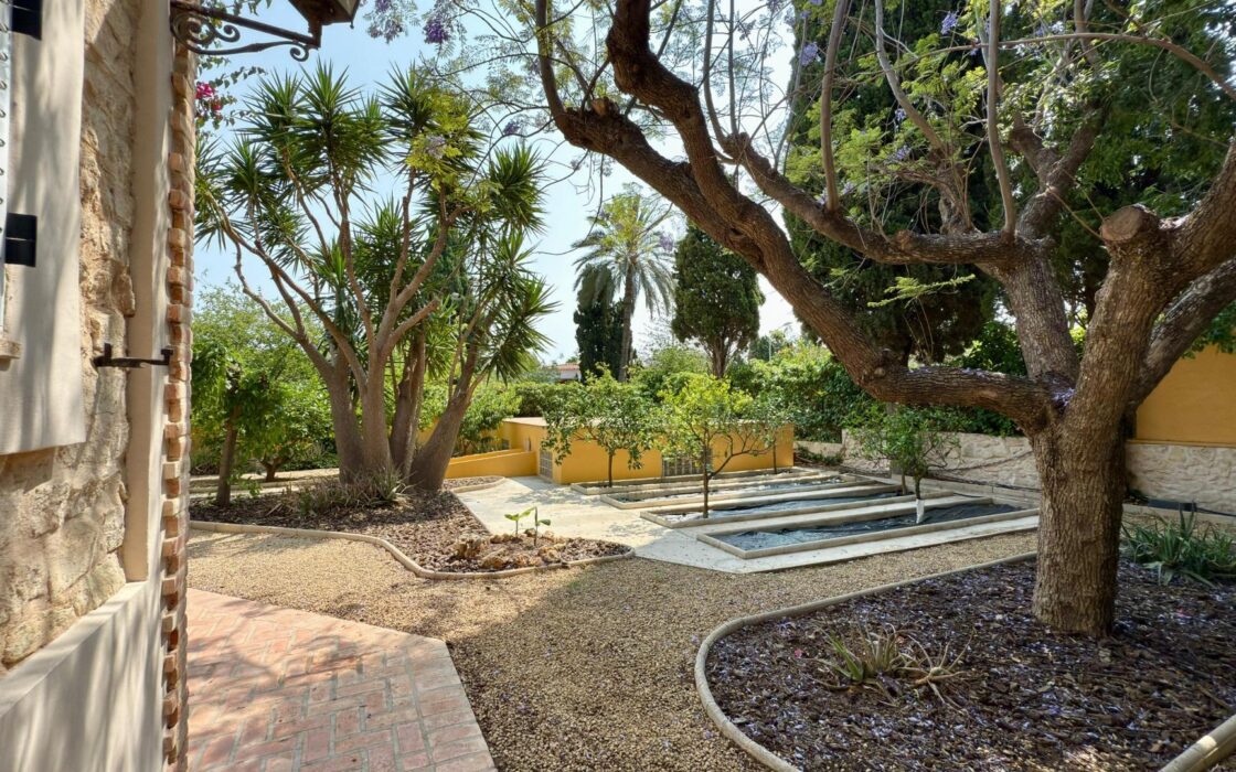 Вилла в Аликанте 500 кв.м с бассейном и террасой