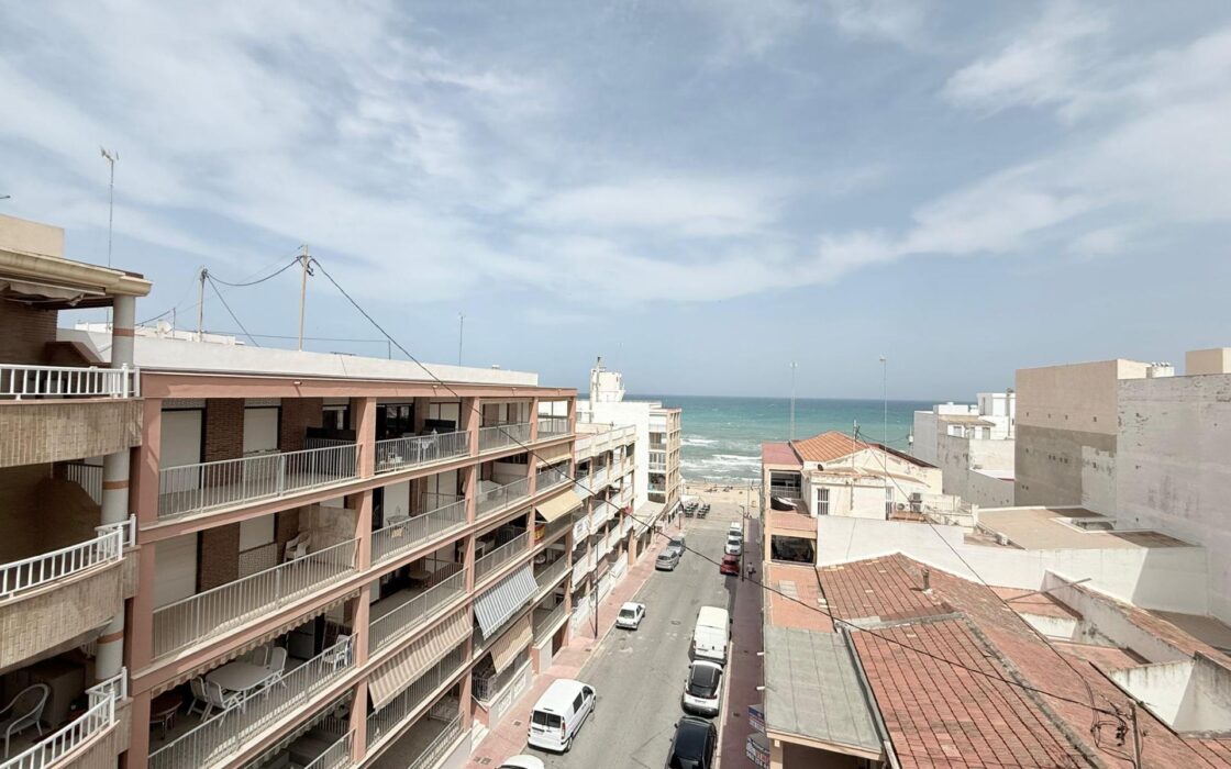 Апартаменти 112 кв.м у моря в Гуардамаре з балконом