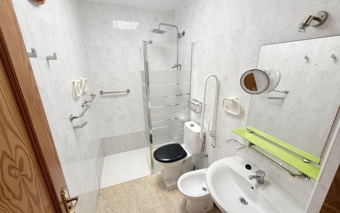 Апартаменти 112 кв.м у моря в Гуардамаре з балконом