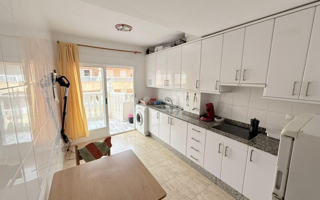 Апартаменти 112 кв.м у моря в Гуардамаре з балконом