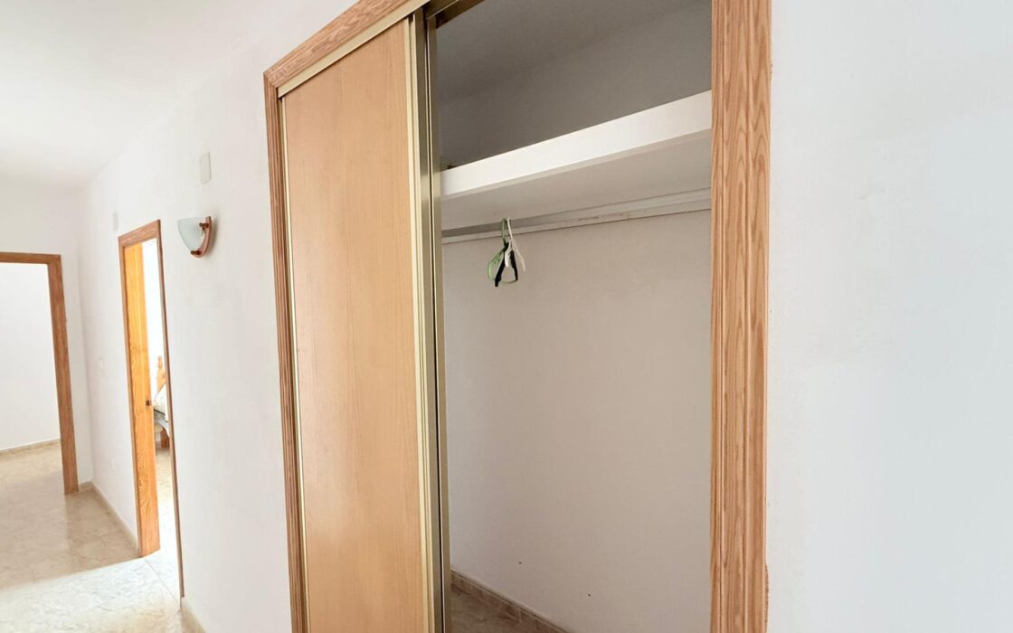 Апартаменти 112 кв.м у моря в Гуардамаре з балконом