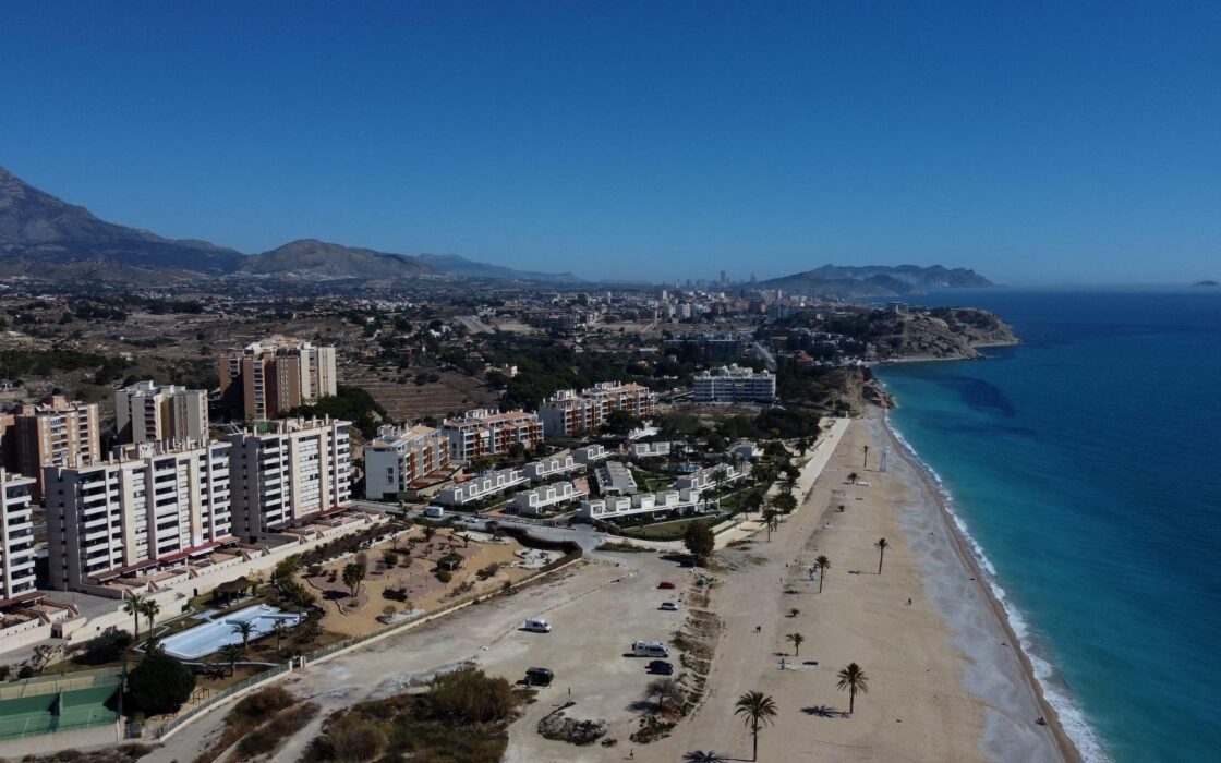 Таунхаус у моря в Вильяхойосе с террасой 156 кв.м