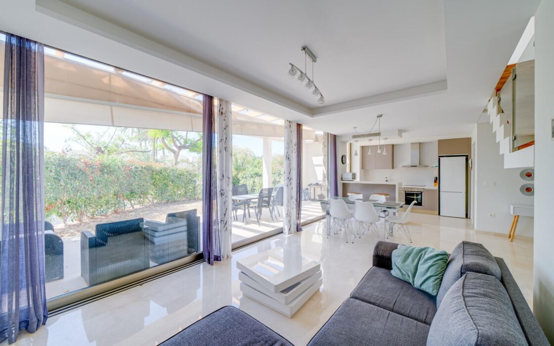 Таунхаус у моря в Вильяхойосе с террасой 156 кв.м