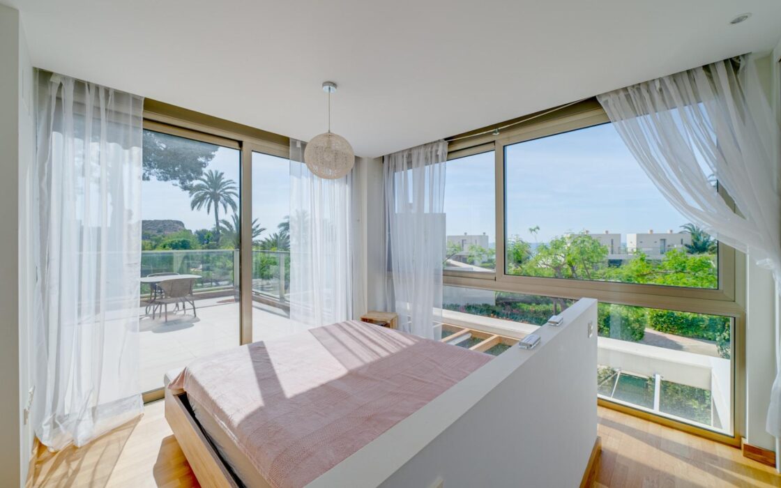 Таунхаус у моря в Вильяхойосе с террасой 156 кв.м