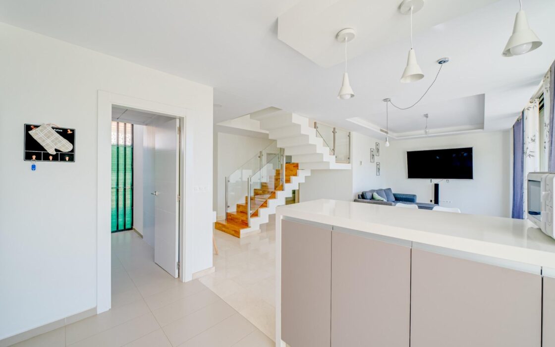 Таунхаус у моря в Вильяхойосе с террасой 156 кв.м