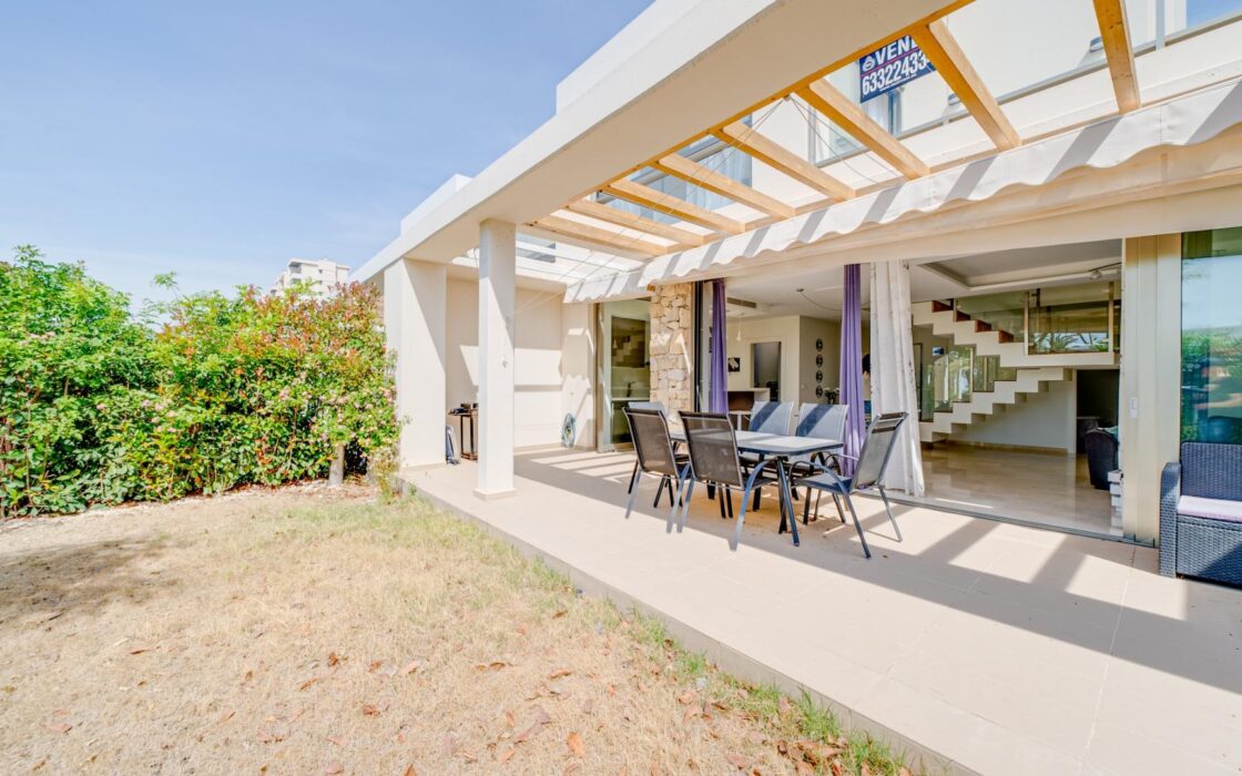 Таунхаус у моря в Вильяхойосе с террасой 156 кв.м