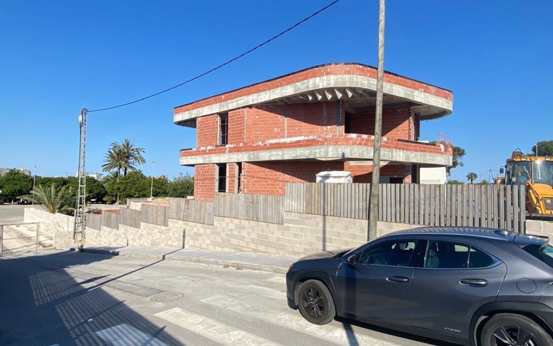 Вилла 500 кв.м в Аликанте, новостройка с 4 спальнями