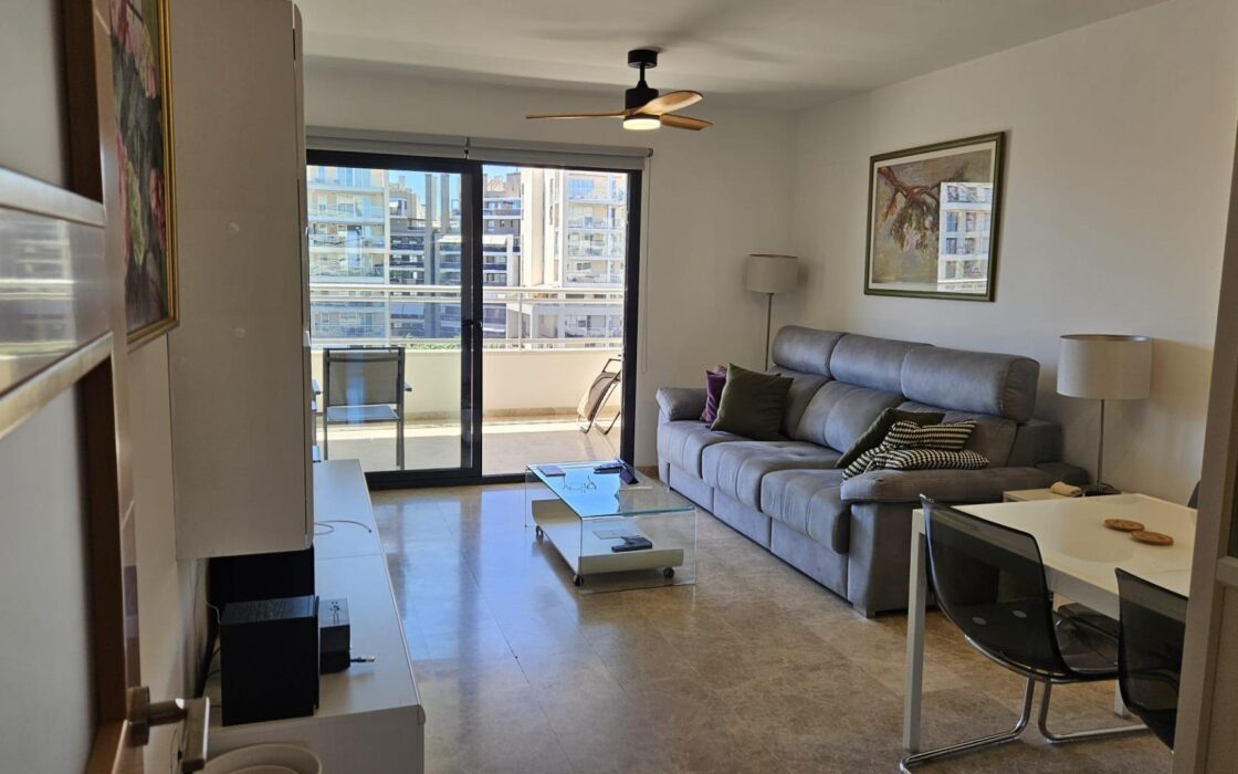 Апартаменти в Аликанте 110 кв.м у моря з терасою