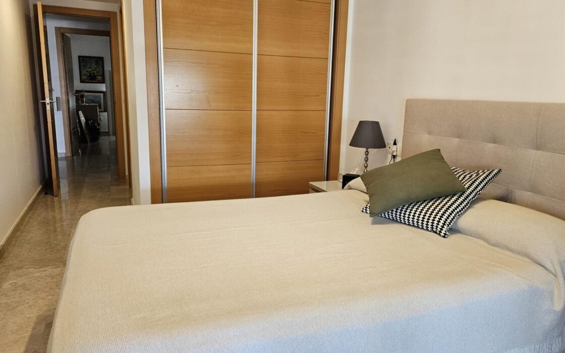 Апартаменти в Аликанте 110 кв.м у моря з терасою