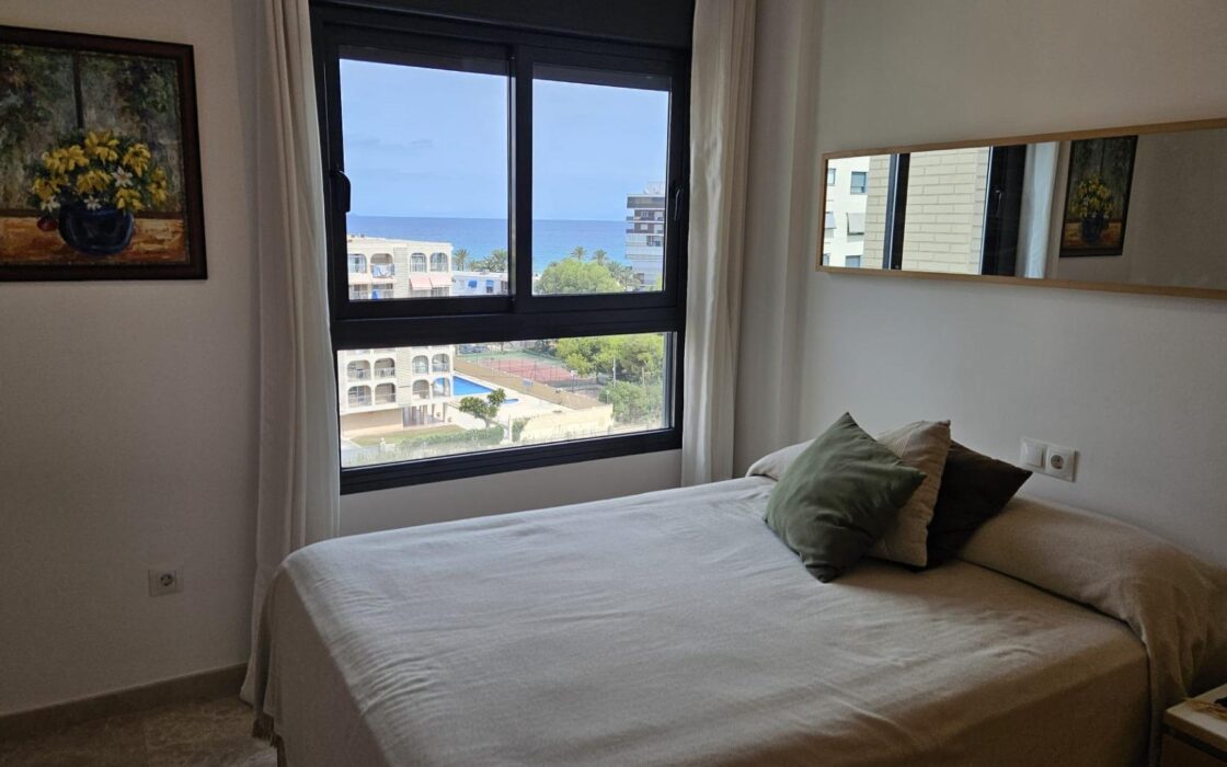 Апартаменти в Аликанте 110 кв.м у моря з терасою