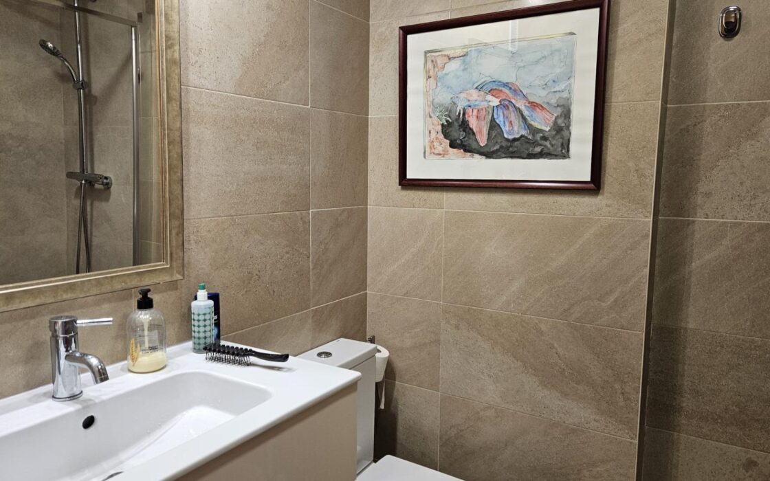 Апартаменти в Аликанте 110 кв.м у моря з терасою