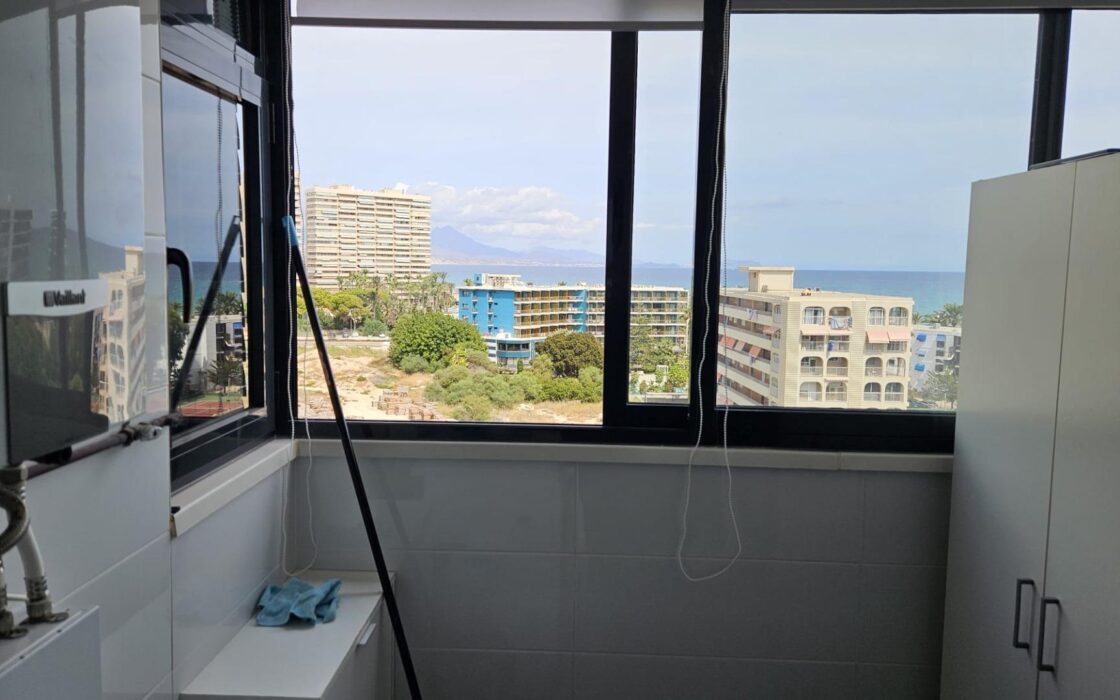 Апартаменти в Аликанте 110 кв.м у моря з терасою