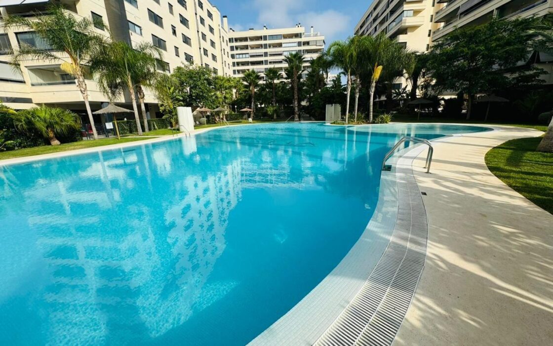 Апартаменти в Аликанте 110 кв.м у моря з терасою