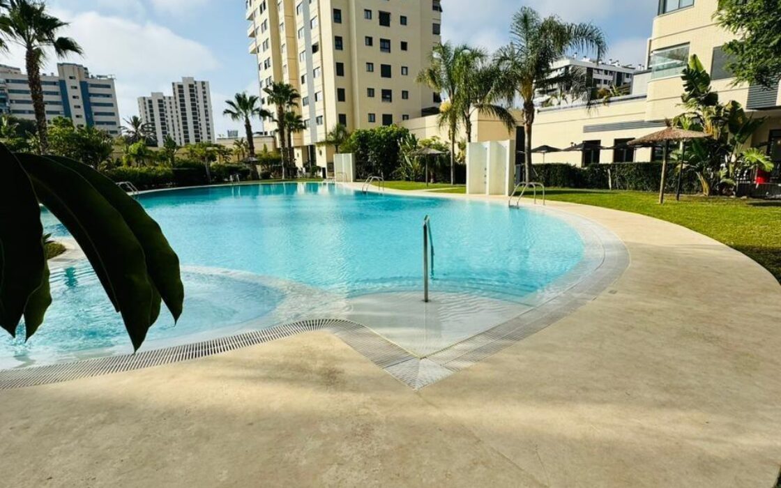 Апартаменти в Аликанте 110 кв.м у моря з терасою