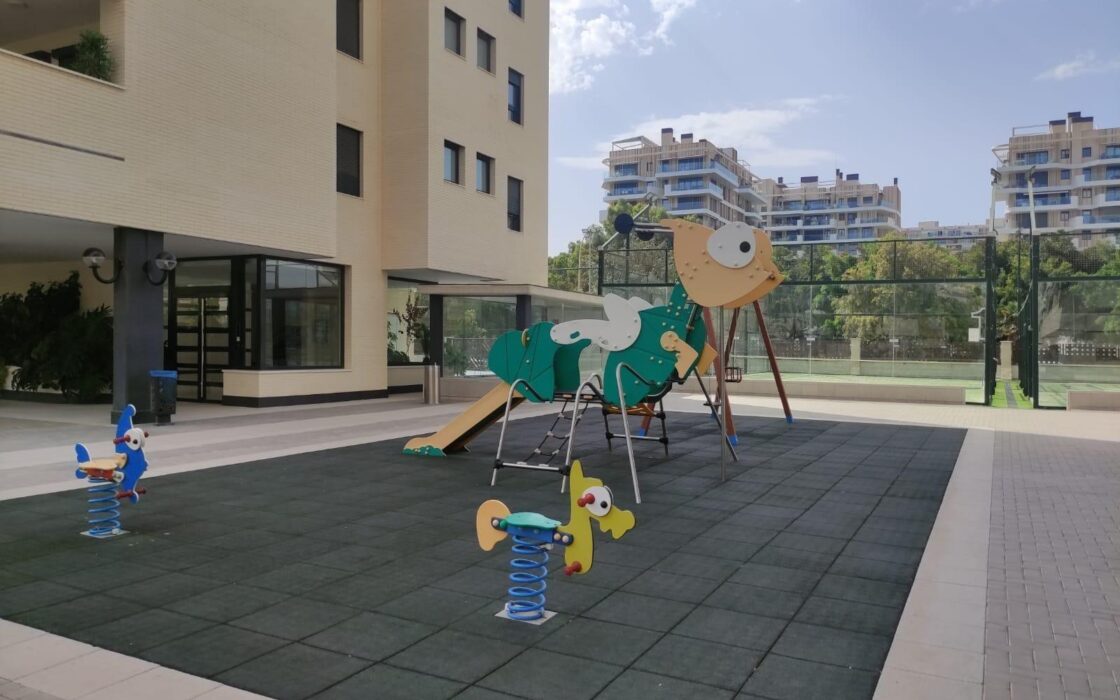 Апартаменти в Аликанте 110 кв.м у моря з терасою