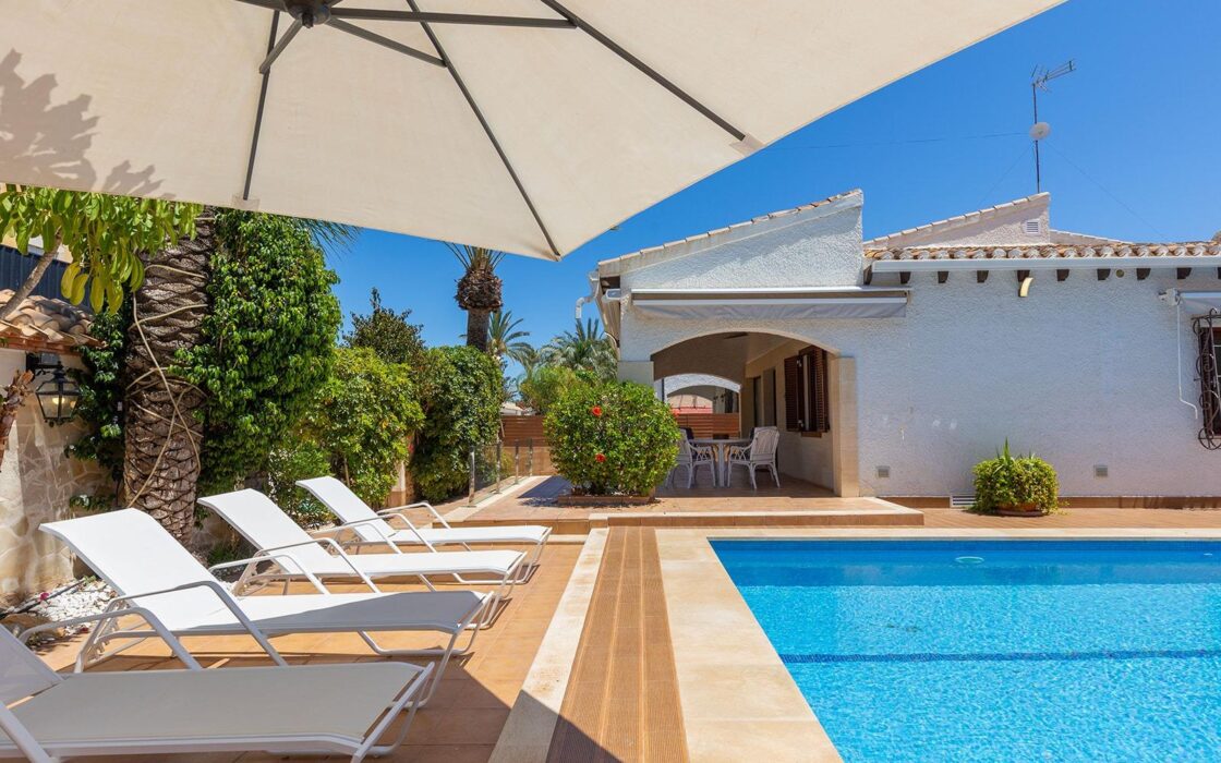 Вилла в Ориуэла Коста 168 кв.м з терасою та басейном