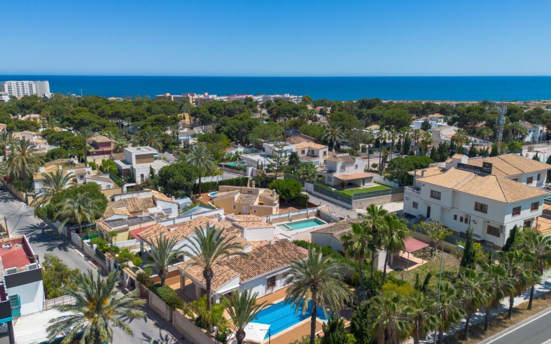 Вилла в Ориуэла Коста 168 кв.м з терасою та басейном