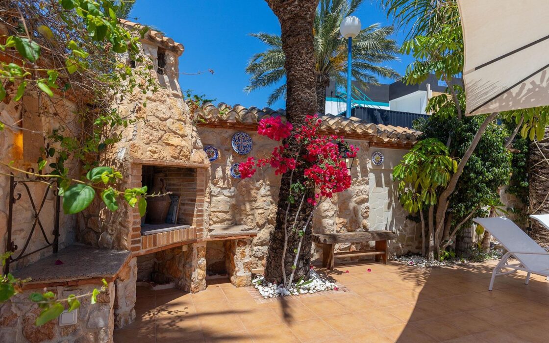 Вилла в Ориуэла Коста 168 кв.м з терасою та басейном