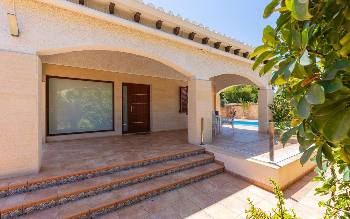 Вилла в Ориуэла Коста 168 кв.м з терасою та басейном