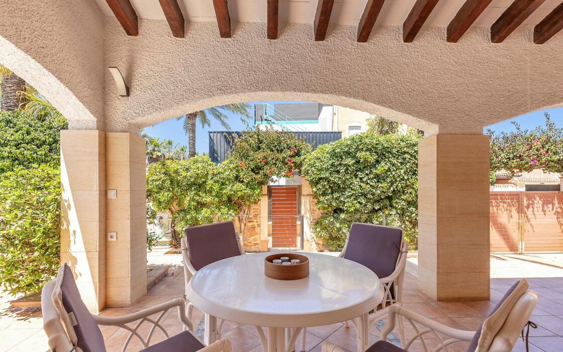 Вилла в Ориуэла Коста 168 кв.м з терасою та басейном