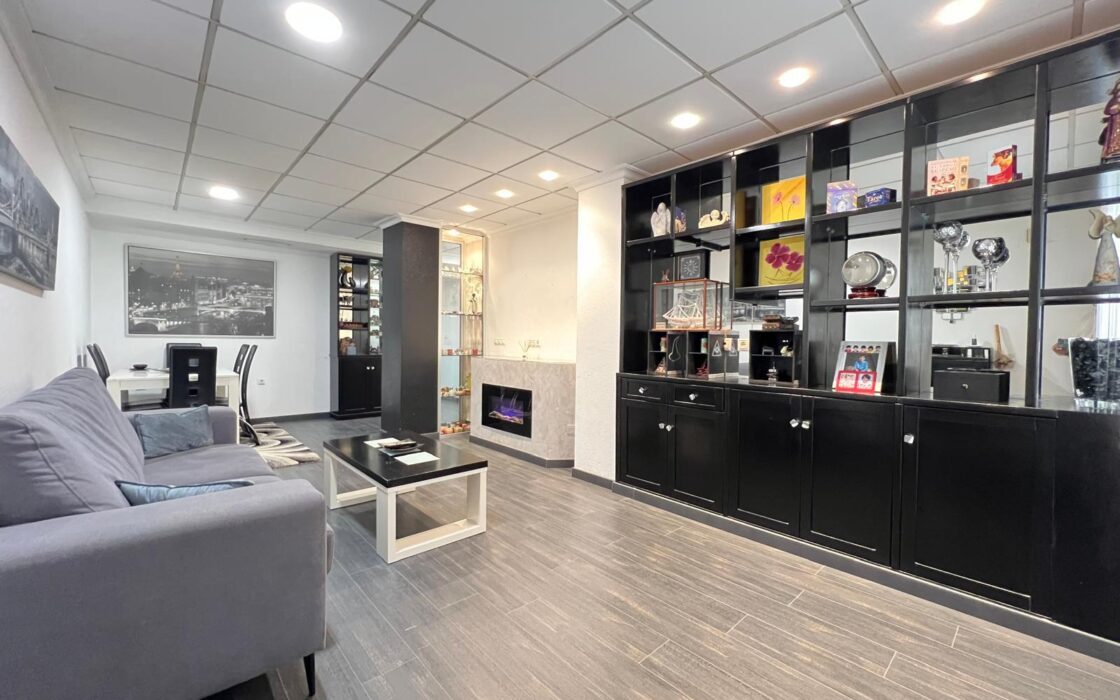 Апартаменты 100 кв.м с террасой в Торревьехе у моря