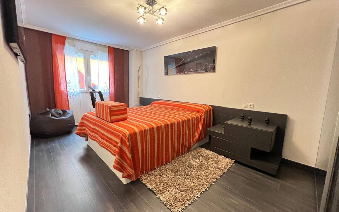 Апартаменты 100 кв.м с террасой в Торревьехе у моря