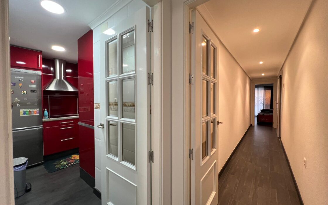 Апартаменты 100 кв.м с террасой в Торревьехе у моря