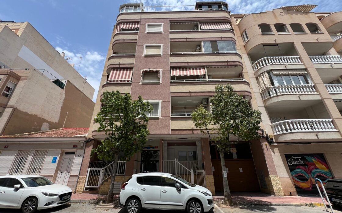 Апартаменты 100 кв.м с террасой в Торревьехе у моря